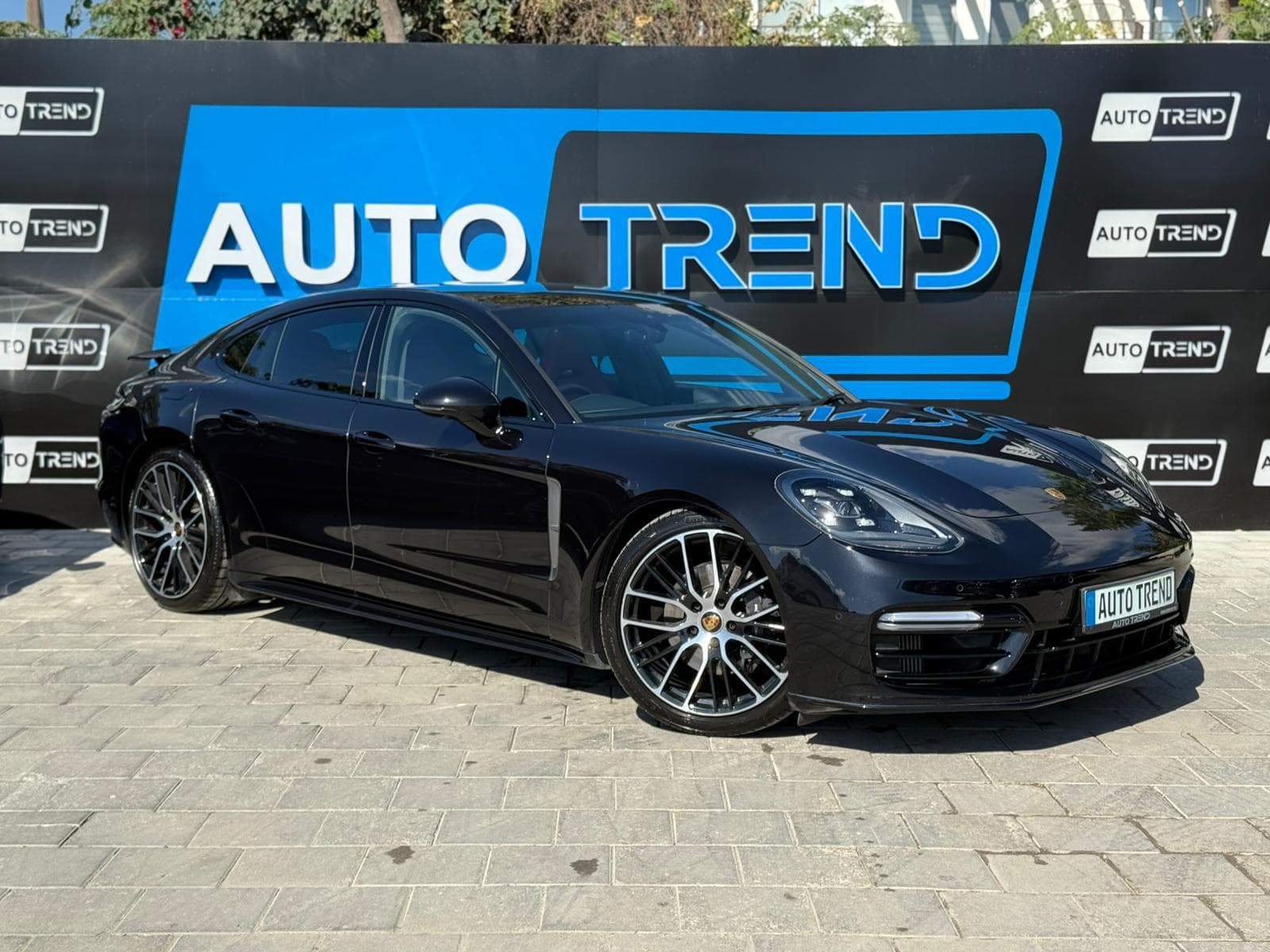 2023 Porsche Panamera - view 1