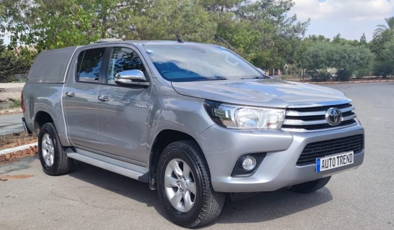 Toyota Hilux 2017 Silver full