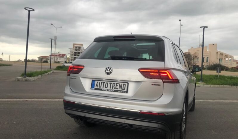 Volkswagen Tiguan Motion 2018 Silver полный