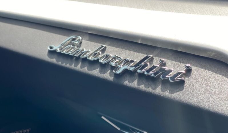 Lamborghini Urus 2021 tam