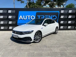 Volkswagen Passat GTE full