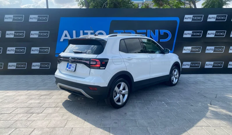 
								Volkswagen T-Cross full									