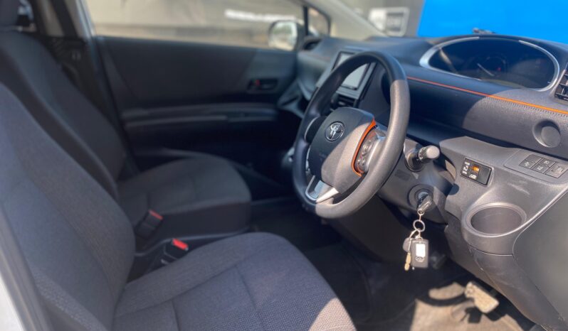 
								Toyota Sienta Hybrid full									