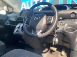 
										Toyota Sienta Hybrid full									