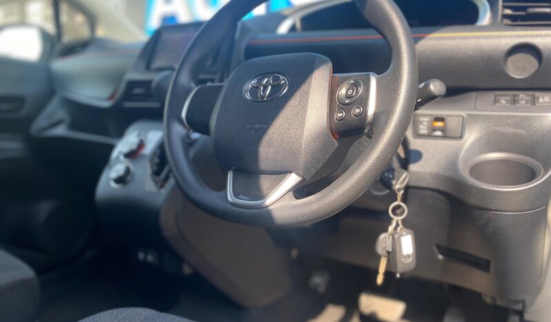 
								Toyota Sienta Hybrid full									