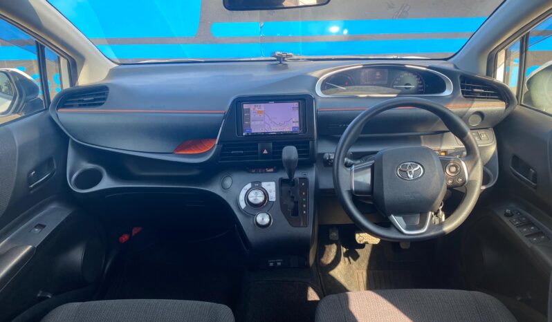 
								Toyota Sienta Hybrid full									