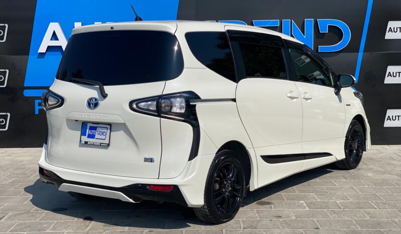 
								Toyota Sienta Hybrid full									