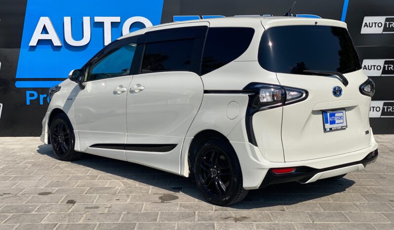 
								Toyota Sienta Hybrid full									